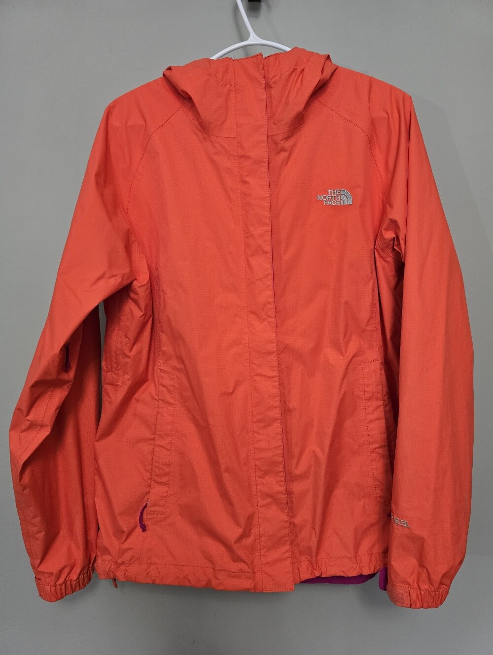 The North Face 2.5L Women's Hooded Rain Jacket W/ Arm Pit Zip Opening Size Large